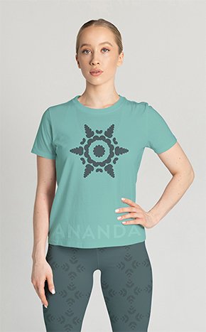 Ananda-Tshirt-leggings-portrait2
